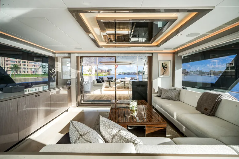 Slide: The Image of Ocean Alexander 32L 2022 - 14