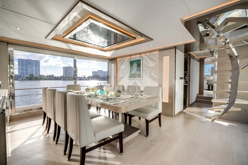 Slide: The Image of Ocean Alexander 32L 2022 - 15