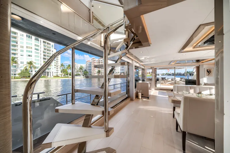 Slide: The Image of Ocean Alexander 32L 2022 - 18