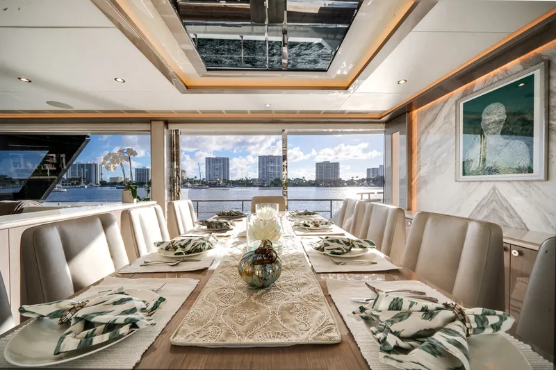 Slide: The Image of Ocean Alexander 32L 2022 - 19