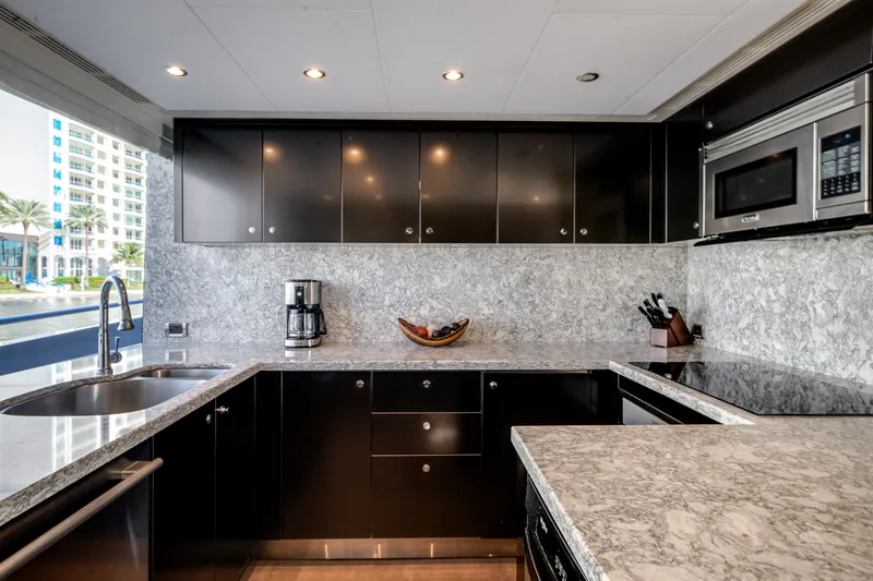 Slide: The Image of Ocean Alexander 32L 2022 - 23