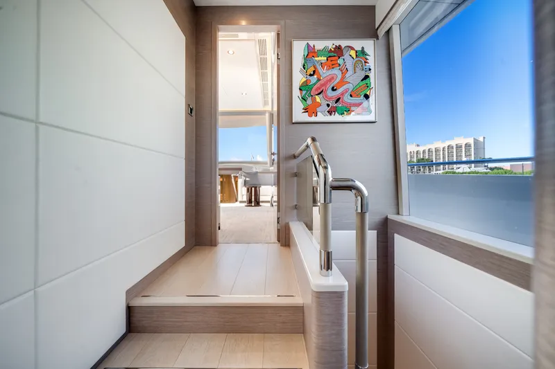 Slide: The Image of Ocean Alexander 32L 2022 - 25