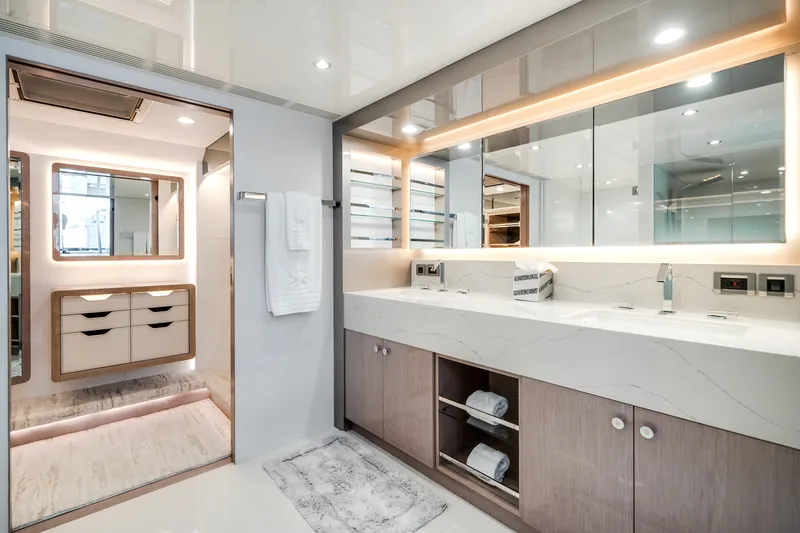 Slide: The Image of Ocean Alexander 32L 2022 - 31