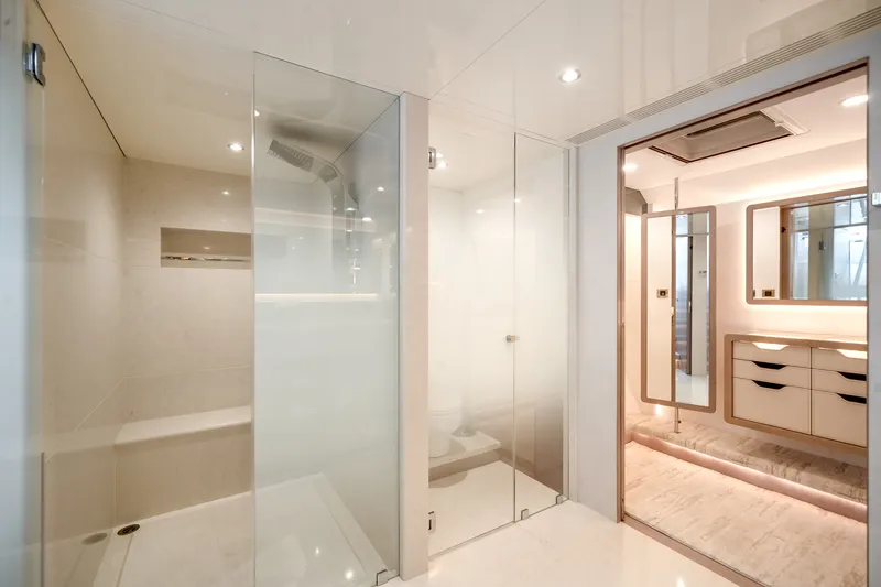 Slide: The Image of Ocean Alexander 32L 2022 - 32