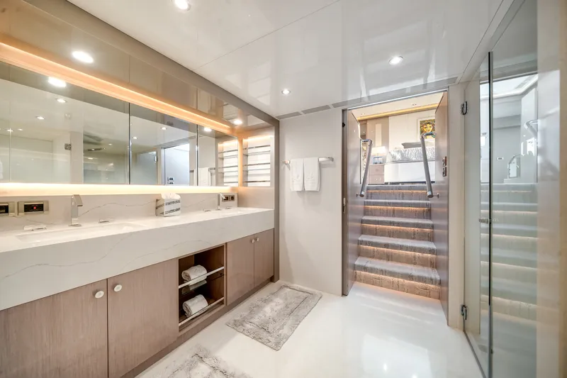 Slide: The Image of Ocean Alexander 32L 2022 - 35