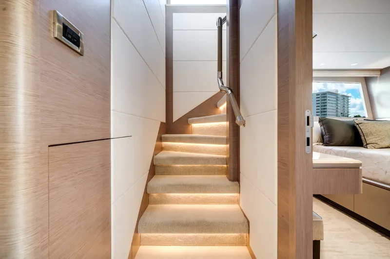 Slide: The Image of Ocean Alexander 32L 2022 - 37