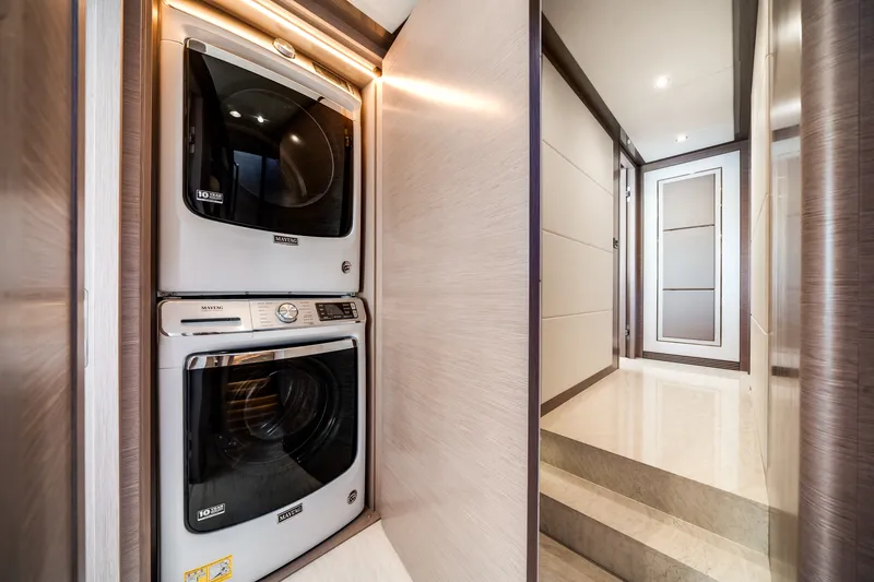 Slide: The Image of Ocean Alexander 32L 2022 - 39