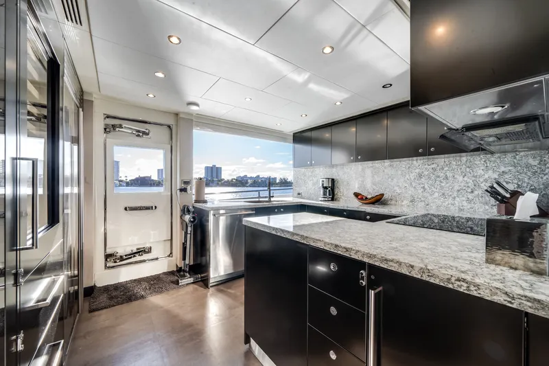 Slide: The Image of Ocean Alexander 32L 2022 - 4