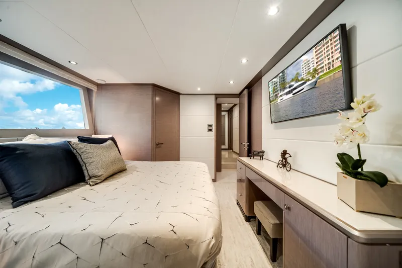 Slide: The Image of Ocean Alexander 32L 2022 - 41