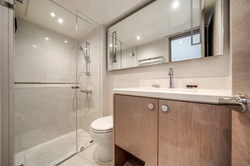 Slide: The Image of Ocean Alexander 32L 2022 - 45