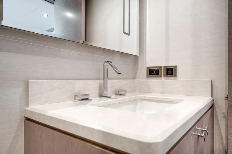 Slide: The Image of Ocean Alexander 32L 2022 - 46