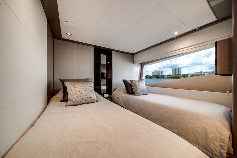 Slide: The Image of Ocean Alexander 32L 2022 - 47