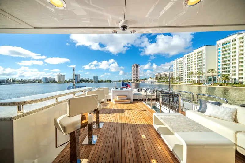 Slide: The Image of Ocean Alexander 32L 2022 - 5