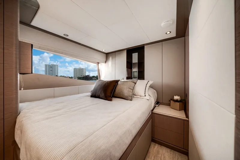 Slide: The Image of Ocean Alexander 32L 2022 - 51