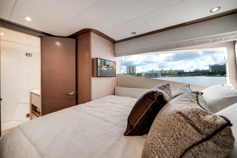 Slide: The Image of Ocean Alexander 32L 2022 - 52