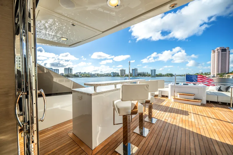 Slide: The Image of Ocean Alexander 32L 2022 - 61