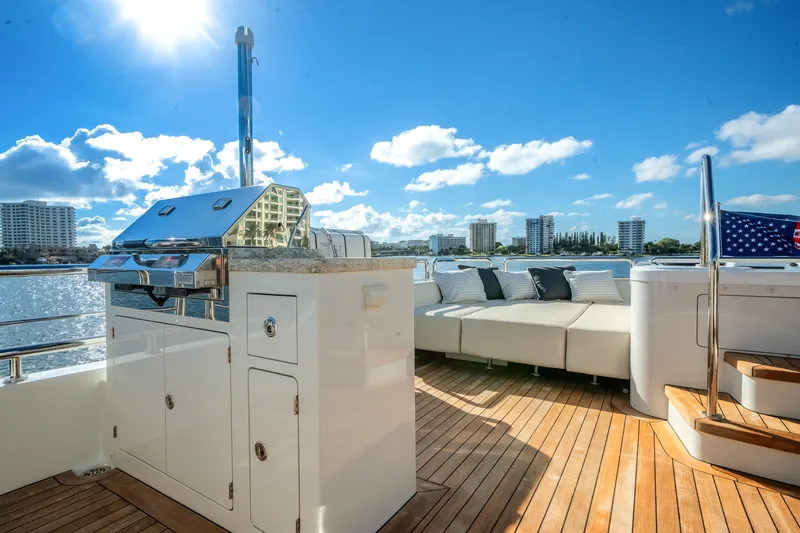 Slide: The Image of Ocean Alexander 32L 2022 - 64