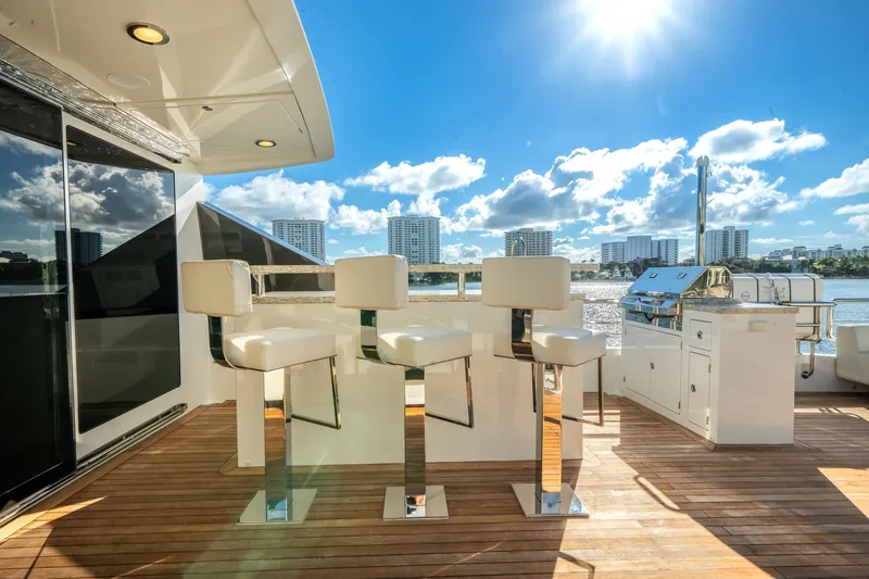 Slide: The Image of Ocean Alexander 32L 2022 - 65