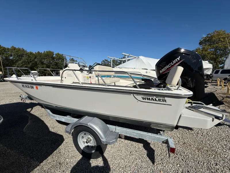 The Image of Boston Whaler 170 MONTAUK 2024 - 0
