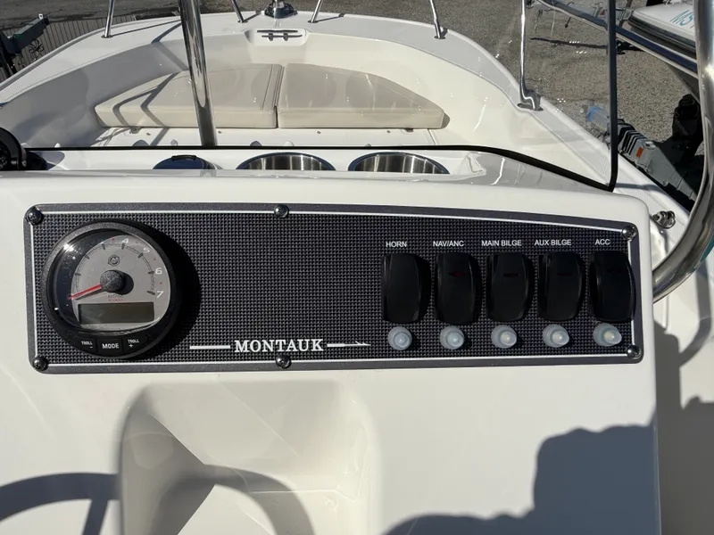 Slide: The Image of Boston Whaler 170 MONTAUK 2024 - 11