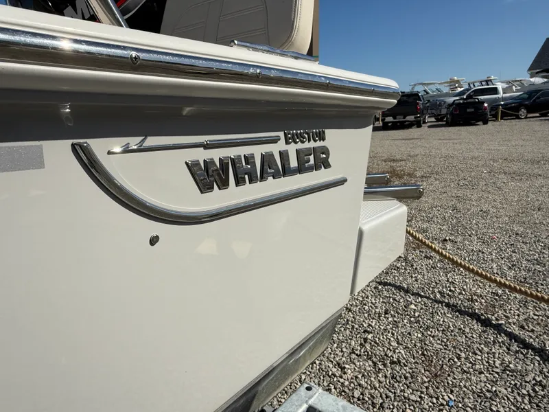 Slide: The Image of Boston Whaler 170 MONTAUK 2024 - 15