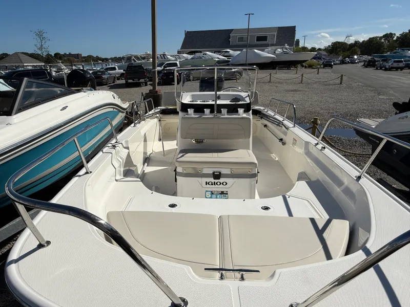 Slide: The Image of Boston Whaler 170 MONTAUK 2024 - 16