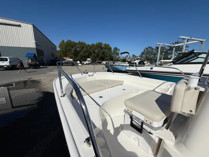 Slide: The Image of Boston Whaler 170 MONTAUK 2024 - 2