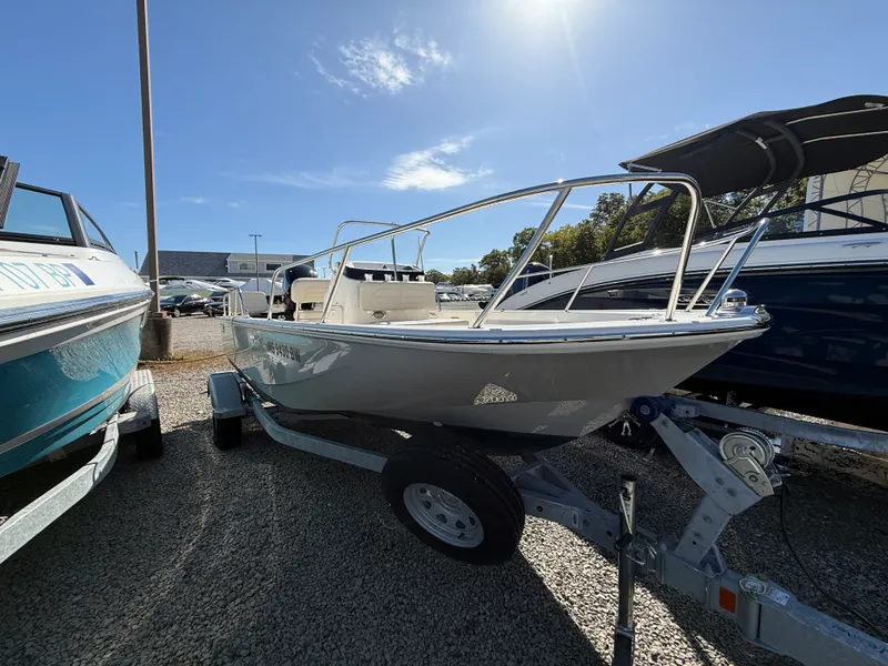 Slide: The Image of Boston Whaler 170 MONTAUK 2024 - 4