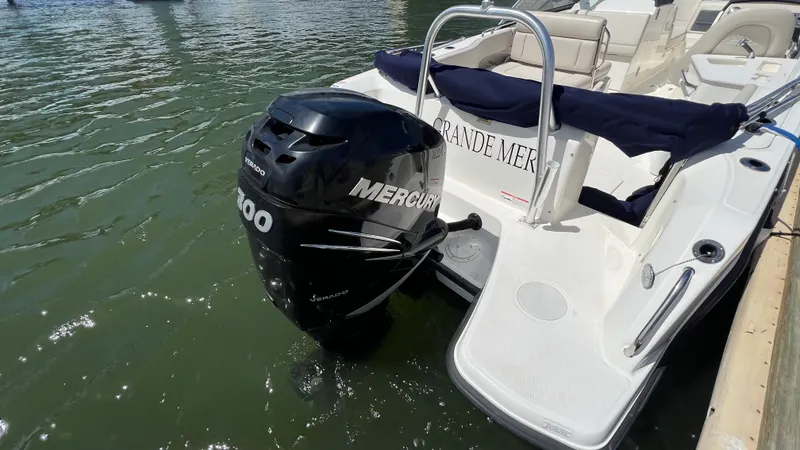 Slide: The Image of Boston Whaler 230 VANTAGE 2015 - 10