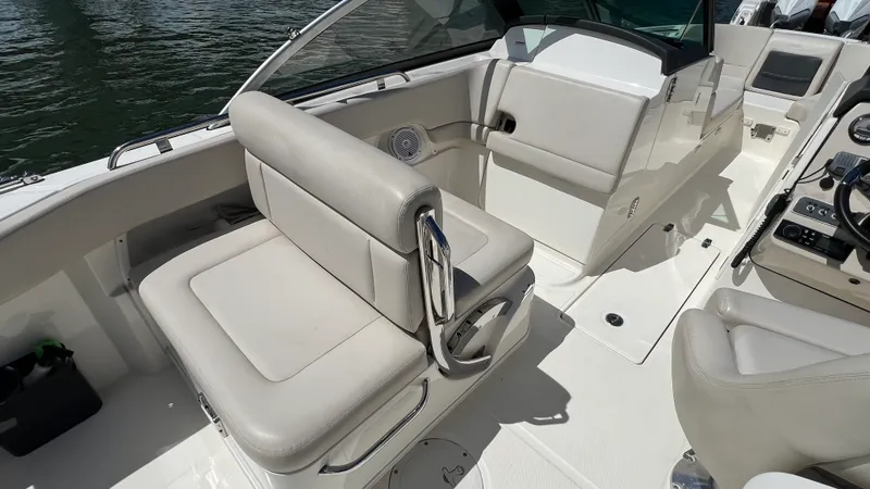 Slide: The Image of Boston Whaler 230 VANTAGE 2015 - 12