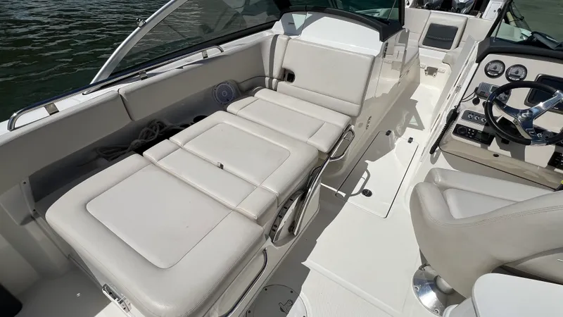 Slide: The Image of Boston Whaler 230 VANTAGE 2015 - 14