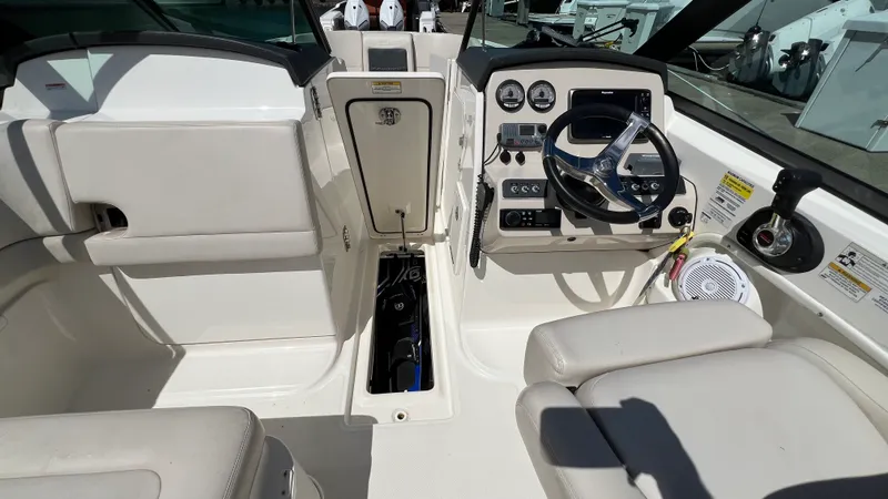 Slide: The Image of Boston Whaler 230 VANTAGE 2015 - 20
