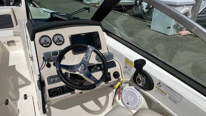 Slide: The Image of Boston Whaler 230 VANTAGE 2015 - 21