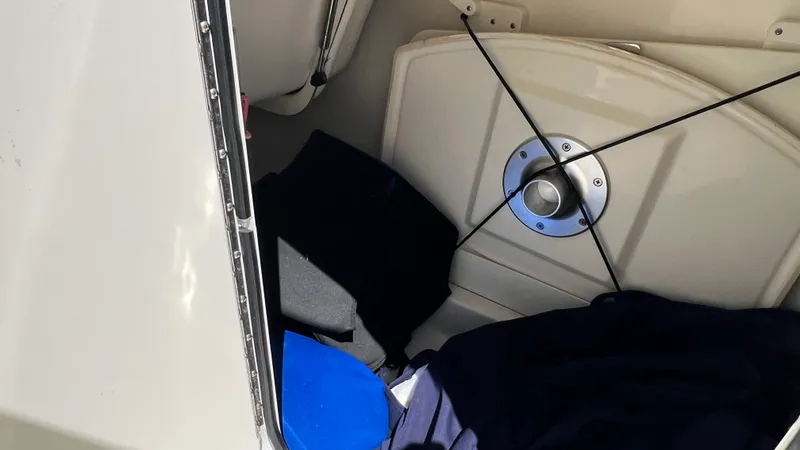 Slide: The Image of Boston Whaler 230 VANTAGE 2015 - 22