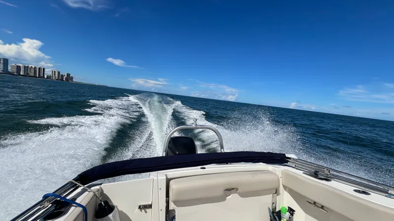 Slide: The Image of Boston Whaler 230 VANTAGE 2015 - 32