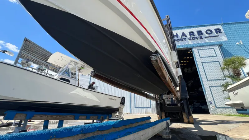 Slide: The Image of Boston Whaler 230 VANTAGE 2015 - 33