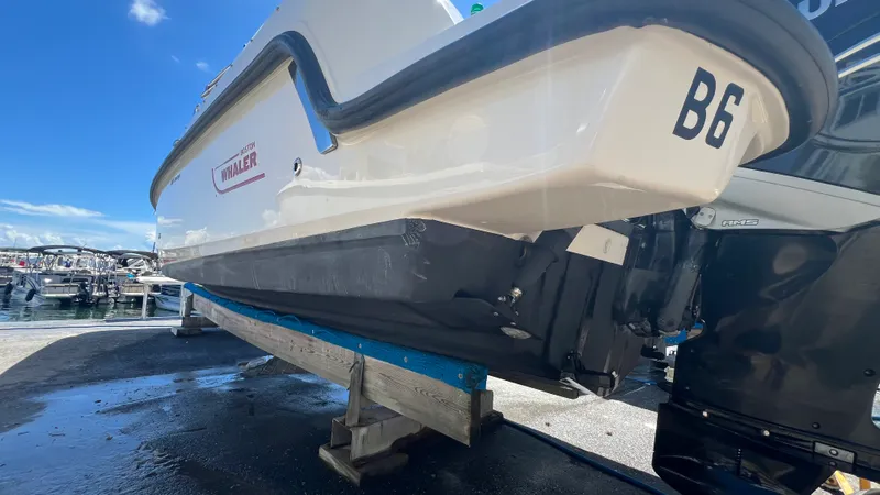 Slide: The Image of Boston Whaler 230 VANTAGE 2015 - 38