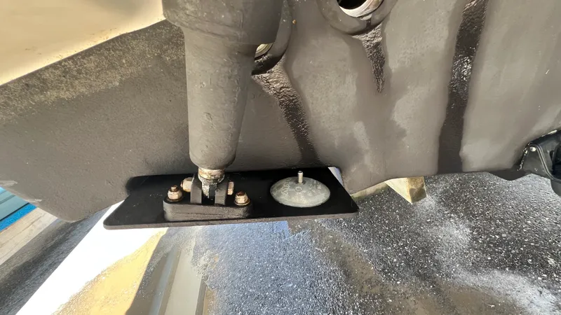 Slide: The Image of Boston Whaler 230 VANTAGE 2015 - 39