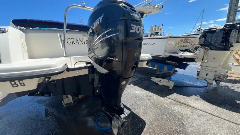 Slide: The Image of Boston Whaler 230 VANTAGE 2015 - 41