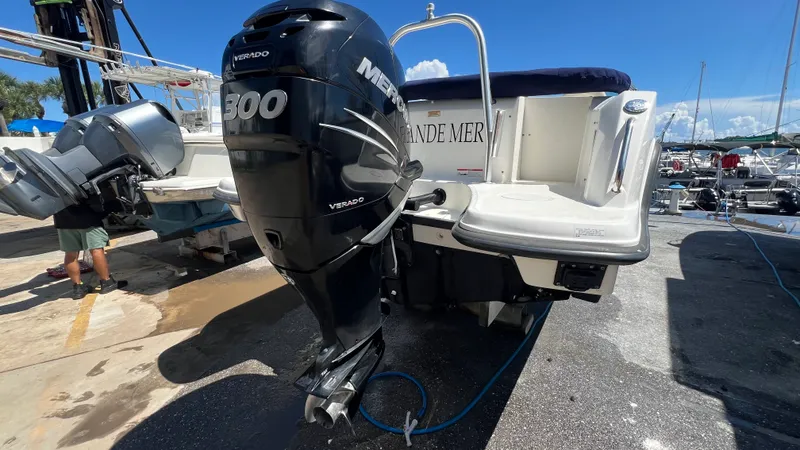 Slide: The Image of Boston Whaler 230 VANTAGE 2015 - 42