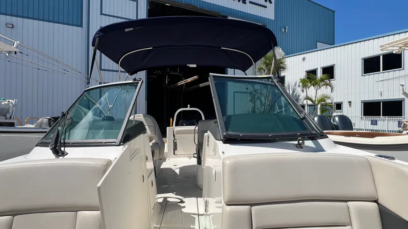Slide: The Image of Boston Whaler 230 VANTAGE 2015 - 44