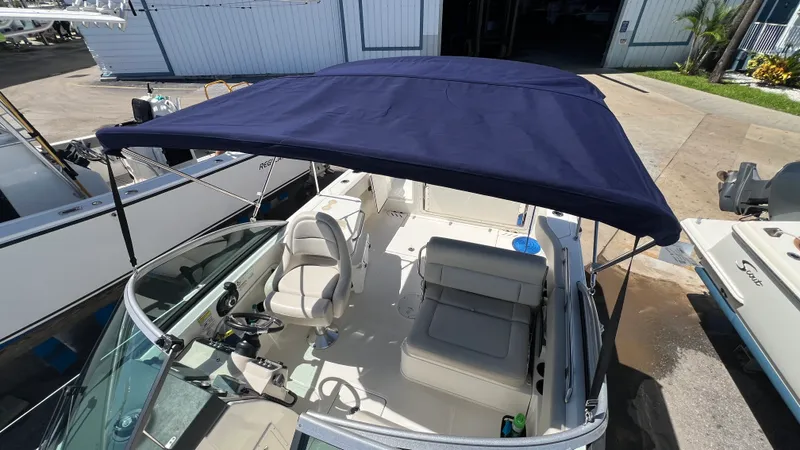 Slide: The Image of Boston Whaler 230 VANTAGE 2015 - 46