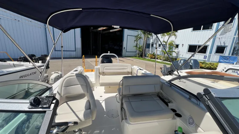 Slide: The Image of Boston Whaler 230 VANTAGE 2015 - 49