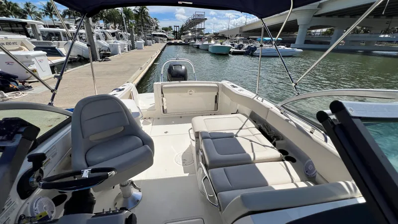 Slide: The Image of Boston Whaler 230 VANTAGE 2015 - 5