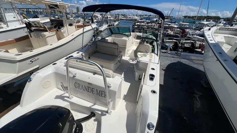 Slide: The Image of Boston Whaler 230 VANTAGE 2015 - 50