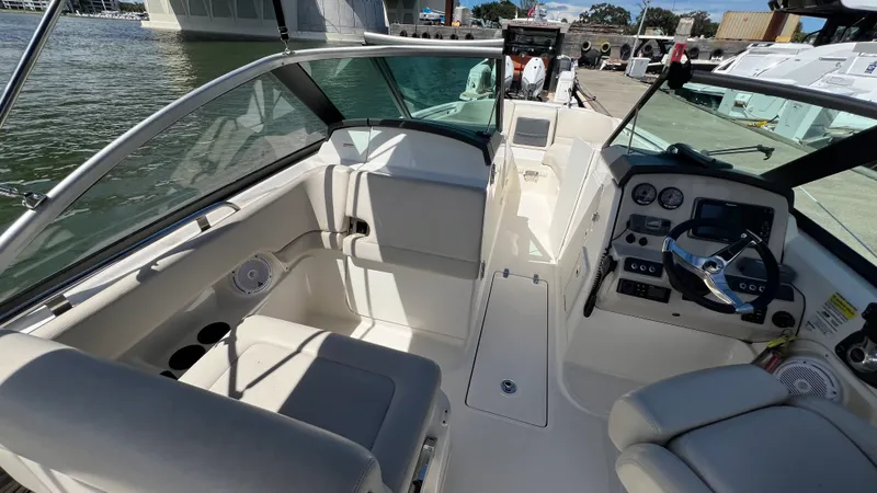 Slide: The Image of Boston Whaler 230 VANTAGE 2015 - 6