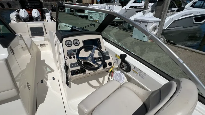 Slide: The Image of Boston Whaler 230 VANTAGE 2015 - 8