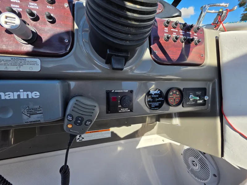 Slide: The Image of Regal 2665 COMMODORE 2008 - 14