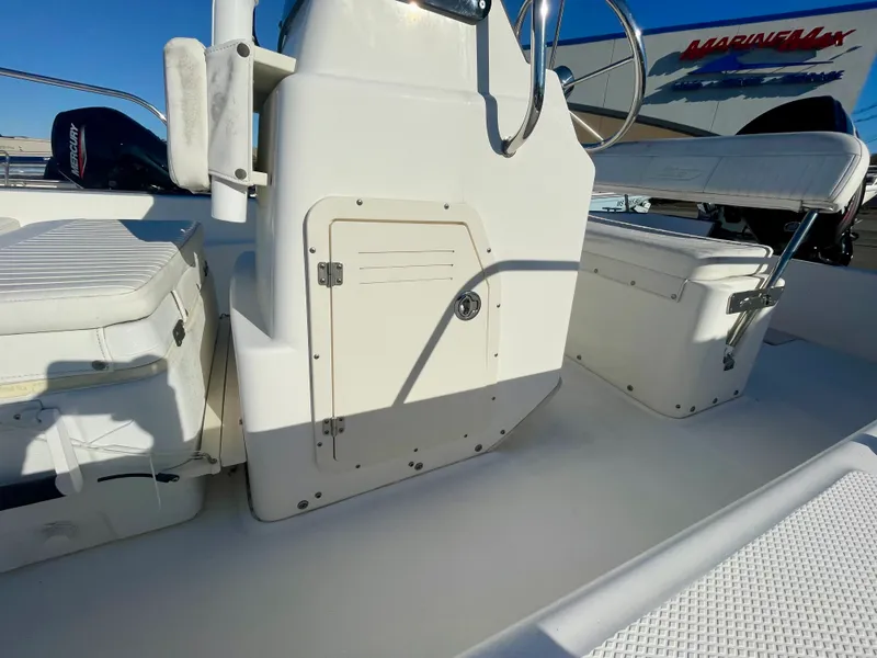 Slide: The Image of Boston Whaler 170 MONTAUK 2016 - 8
