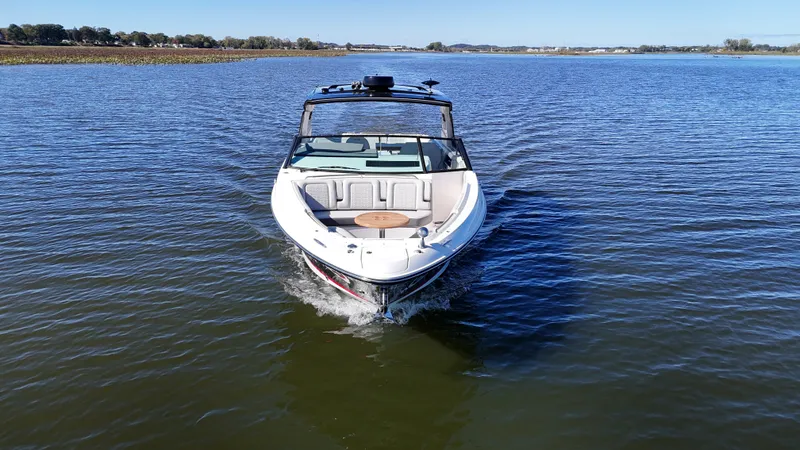 Slide: The Image of Sea Ray 400 SLXRE 2021 - 1